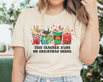 先生のクリスマス コーヒー シャツ、ペパーミント アイス ラテ、クリスマス ラテ シャツ、クリスマス 先生のシャツ、クリスマス ライト シャツ、先生へのギフト