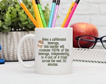 Può includere: Una tazza da caffè in ceramica bianca con un'illustrazione in nero e marrone di una tazza di caffè e il testo "Given a caffeinated beverage, this teacher will consume 100% of the beverage, independently, in 4 out of 4 trials across the next 30 minutes."