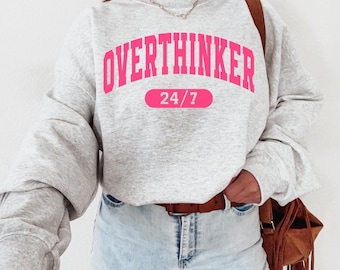 Sudadera Overthinker, cuello redondo unisex acogedor, regalo perfecto para pensadores, estilo casual, uso diario, ideal para cumpleaños, regalo para amigos,