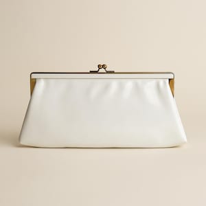 Vintage 1960’s JR White Clutch Handbag Gold Tone Frame Kiss Lock 1960s Mid Century Evening Purse