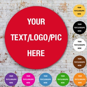 Puede incluir: Un círculo rojo con texto blanco que dice "YOUR TEXT/LOGO/PIC HERE". Hay nueve círculos más pequeños alrededor del círculo principal, cada uno con un color diferente y el mismo texto.