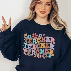 Retro Teacher Sweatshirt Back to School Graduation Gift Teacher Appreciation 70s Hippy Sweater Instructor Crewneck Long Sleeve Pullover