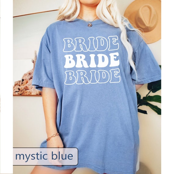 Retro Bride T-Shirt 70s Comfort Colors ® Bachelorette Party Gift Crewneck T-shirt Hippy Wedding Gift New Bride Bridal Shirts Shirt Tee