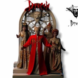 Könnte beinhalten: Eine rote und goldene Dracula-Figur mit vier Figuren, darunter ein Vampir in einem roten Gewand, der vor einem Buntglasfenster steht.