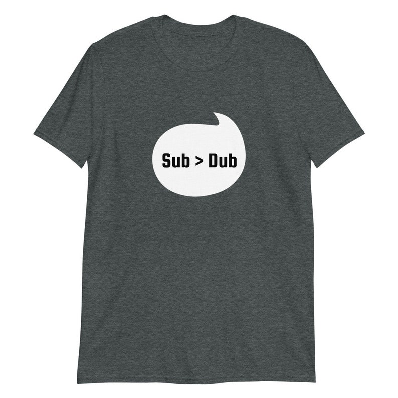 Puede incluir: Camiseta gris oscuro jaspeada con un gr&aacute;fico de burbuja de di&aacute;logo blanca que dice "Sub > Dub".