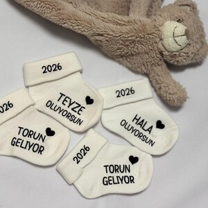 Babysocke mit Geburtsjahr zur Schwangerschaftsverkündung oder Babybauchshooting deutsch/türkisch, onkeltobe, du wirst Opa, du wirst Oma Bild 4
