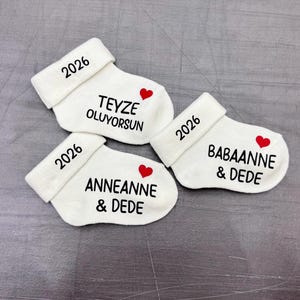 Babysocke mit Geburtsjahr zur Schwangerschaftsverkündung oder Babybauchshooting deutsch/türkisch, onkeltobe, du wirst Opa, du wirst Oma Bild 5
