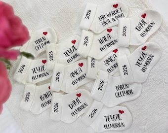 Babysocke mit Geburtsjahr zur Schwangerschaftsverkündung oder Babybauchshooting deutsch/türkisch, onkeltobe, du wirst Opa, du wirst Oma