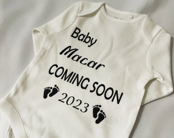Baby COMING SOON, Babybody, langarm, personalisiert, Babybody Geschenk, Schwangerschaftsverkündung,#parentstobe