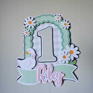 Taarttopper met een gekke gans | Gans-taartdecoratie voor de eerste verjaardag | Verjaardagsfeestdecoratie | Taarttopper met gepersonaliseerde naam en leeftijd afbeelding 8
