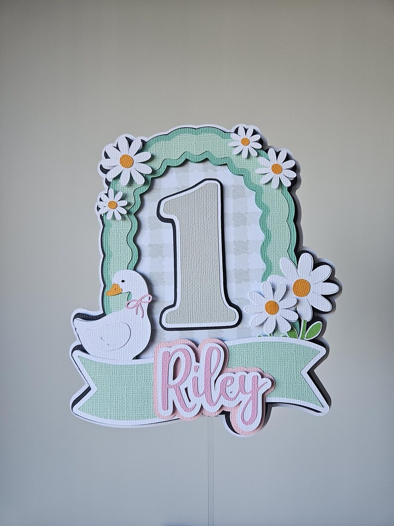 Taarttopper met een gekke gans | Gans-taartdecoratie voor de eerste verjaardag | Verjaardagsfeestdecoratie | Taarttopper met gepersonaliseerde naam en leeftijd afbeelding 8