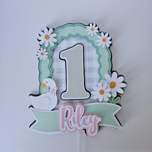 Taarttopper met een gekke gans | Gans-taartdecoratie voor de eerste verjaardag | Verjaardagsfeestdecoratie | Taarttopper met gepersonaliseerde naam en leeftijd afbeelding 9