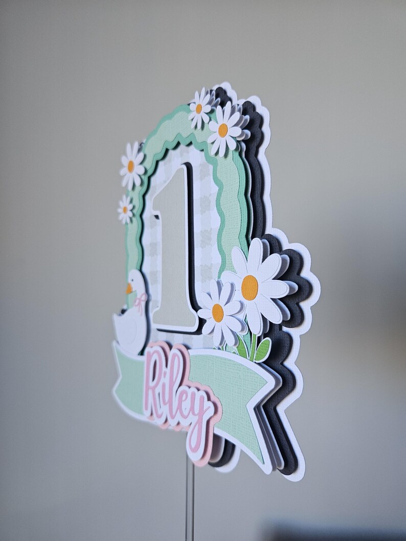 Taarttopper met een gekke gans | Gans-taartdecoratie voor de eerste verjaardag | Verjaardagsfeestdecoratie | Taarttopper met gepersonaliseerde naam en leeftijd afbeelding 6
