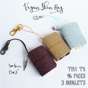 Winziges TN, 5*4 cm, vegane Rochenhaut, 3 Minen: 96 Seiten, Mini-Journal/Skizzenbuch, Karabinerverschluss-Schlüsselanhänger, dekorativer Anhänger, handgemacht