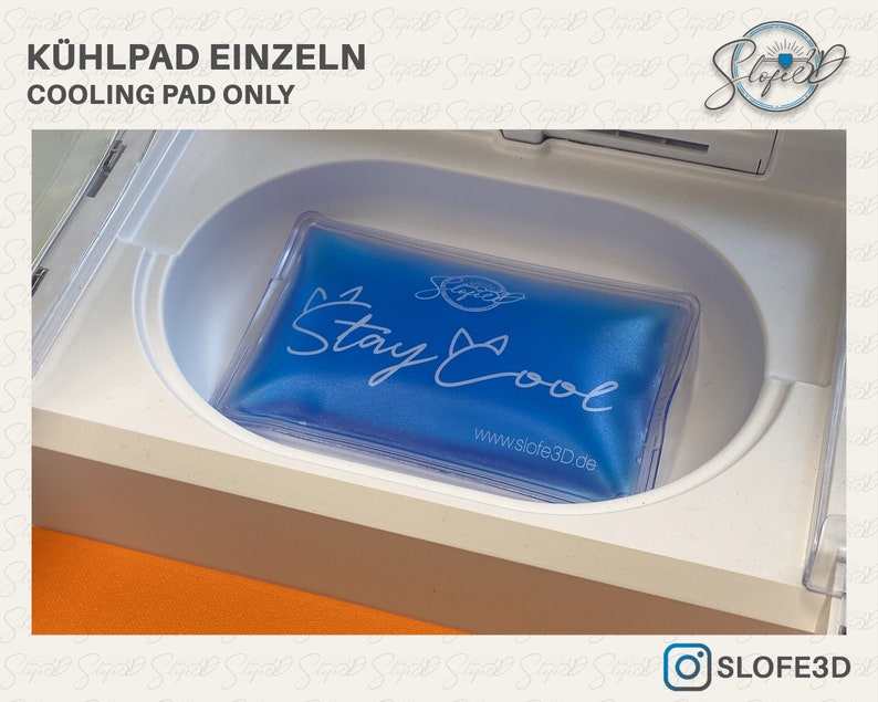 May include: A blue cooling pad with the text "Stay Cool" and the website address "www.slofe3D.de". The pad is in a white plastic container.