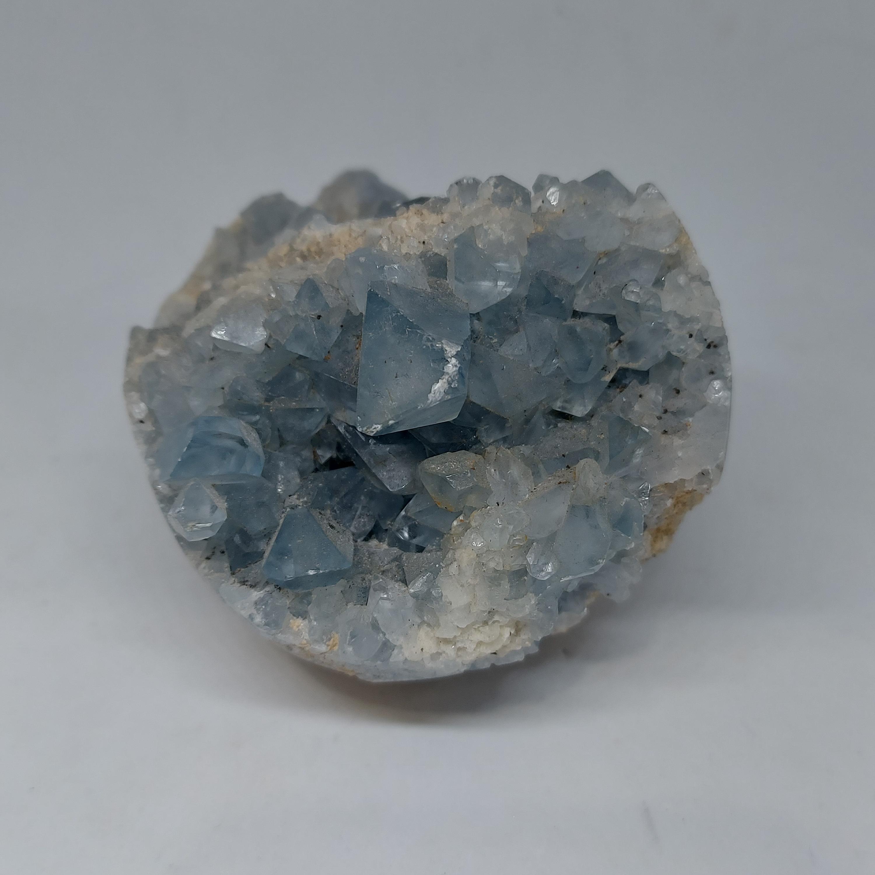 セレスタイト「恐竜の卵」ジオード | 824g ブルークリスタル