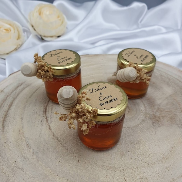 Honigglas Gastgeschenk personalisierbar mit Honiglöffel und Schleierkraut