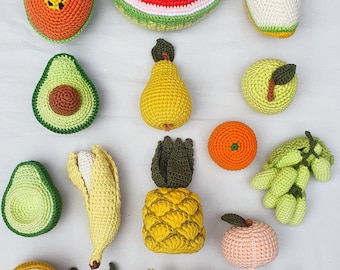 Fruits au crochet, accessoires pour la cuisine des enfants ou pour l'épicerie, avocat, banane, citron au crochet, etc. Jouez à la nourriture, à la nourriture.