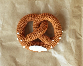 Crocheted pretzel with salt, handmade toy for the children's kitchen / grocery store. Clutching toy for the baby. Play kitchen accessories.