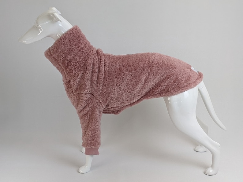 Jersey/pijama Outlander de suave forro polar para galgos, whippets y lebreles, en color rosa oscuro, con largo de espalda de 22" a 29".