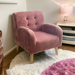 Pink children's armchair with buttons