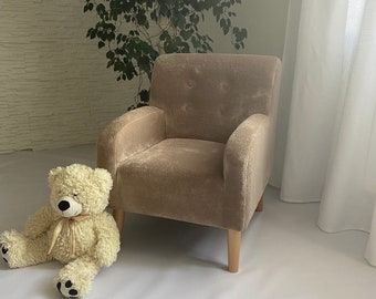 Fauteuil enfant marron à boutons