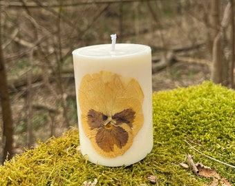 Pressed Flower Candle, Botanical Soy Wax Candle, Mother’s Day Gift for Mom, Floral Pillar Candle, Cottagecore Decor, Gift for Her
