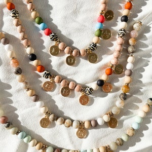 Collier chien personnalisé / collier de perles / collier prénom / pierres naturelles / cadeau / perles en bois image 4