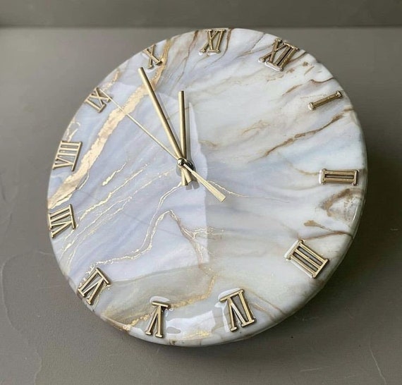 Reloj de pared de resina epoxi abstracta, blanco y dorado, para decoración  del hogar