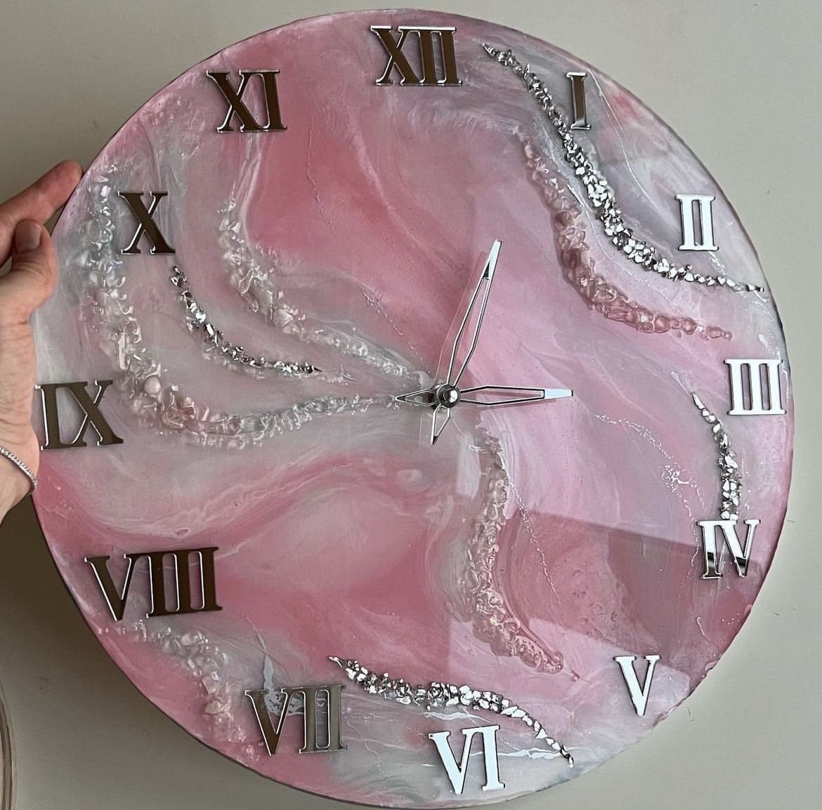 PinnwandGreyAbstractEpoxyResinWallClockForHomeDecor