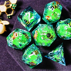 Cute Bee Liquid Core Dnd Dice Set for Role Playing Games, Galaxy Dungeons and Dragons Dice Set Dnd, Liquid Core D And D Dice Set for Gifts