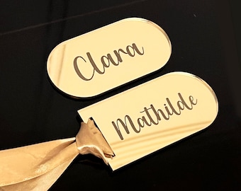 Engraved Acrylic Place Card - Personalized Gold Mirror Plexiglas for Wedding - Elegant Table Decoration - Couple & Wedding Gift
