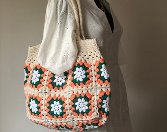 Crochet Granny Square Shoulder Bag For The Beach, Chic Market Bag in Retro Style, Colorful Crochet Tote Bag
