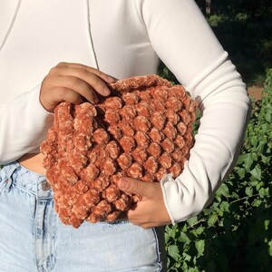 Bolso de terciopelo rosa hecho a mano, bolso de mano de terciopelo con forma de bola de masa hervida, bolso de mano tejido