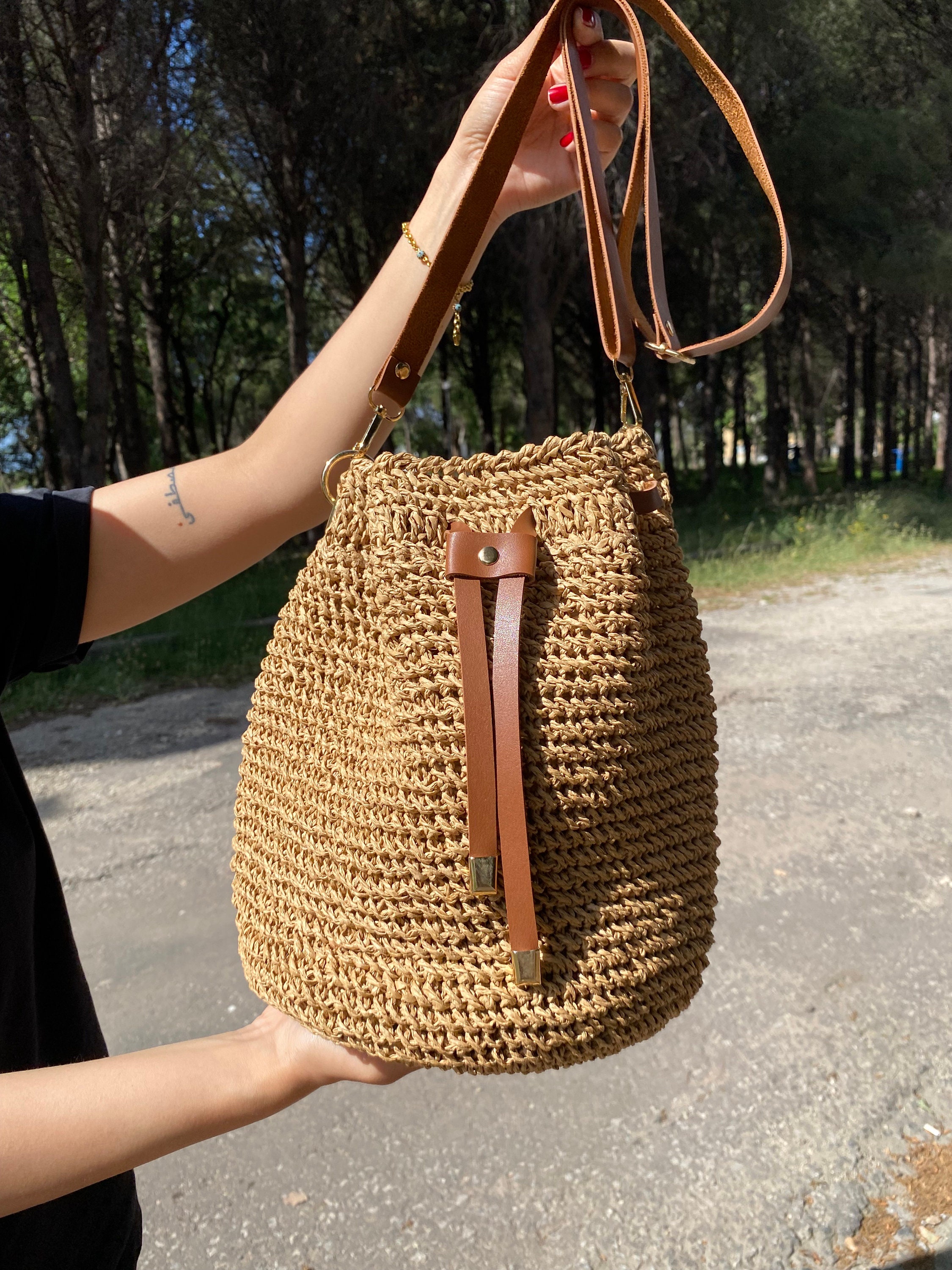 Vintage Boho Brown Tan Rattan Leather Drawstring Crossbody Backpack Bucket Bag Vintage Leather Bucket Bag Tan Brown Western Buckle Boho  main image 3