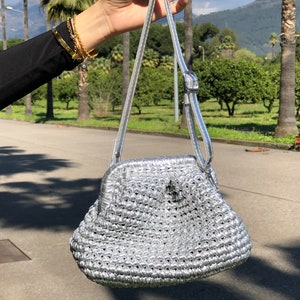 Bolsa de mão prateada metálica para noite, bolsa tipo bolsa para noite em tecido, bolsa tiracolo prateada metálica