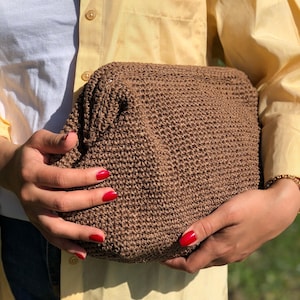 Braune Raffia-Handtasche für Frauen, Stroh-Party-Handtasche, Raffia-Beutel-Handtasche mit verstecktem Metall verschlossen