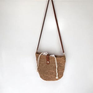 Kleine Raffia Crossbody Tasche für Frauen, Handgefertigte Gestrickte Sommer Stroh Geldbörse, Gewebte Luxus Umhängetasche