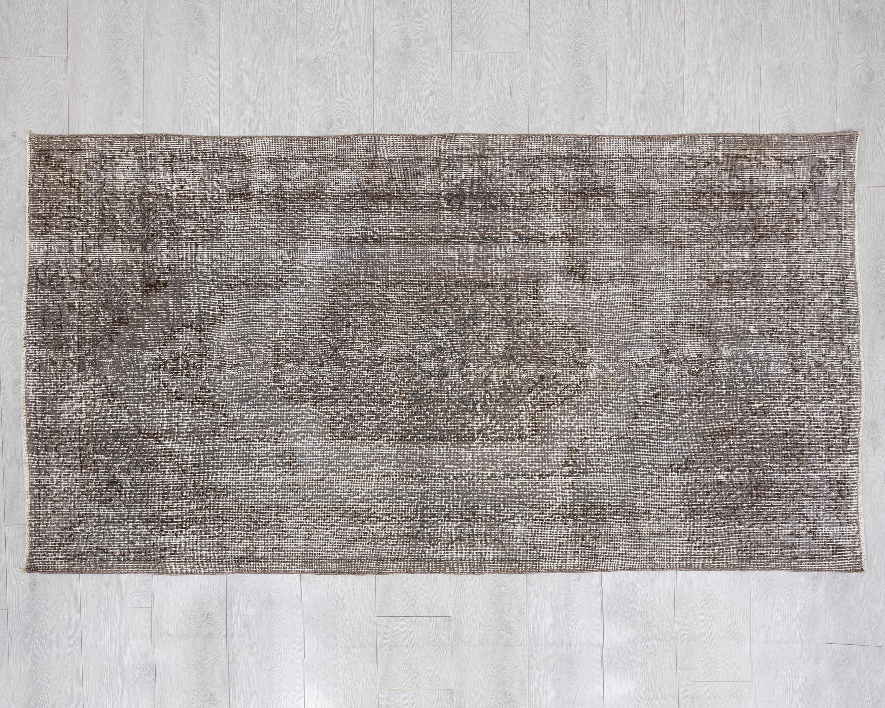 1970a 超大判　グレー　オーバーダイ　トルコ製　ヴィンテージラグ 4x7 ヴィンテージ ウシャックラグ：グレーのオーバーダイ加工トルコ