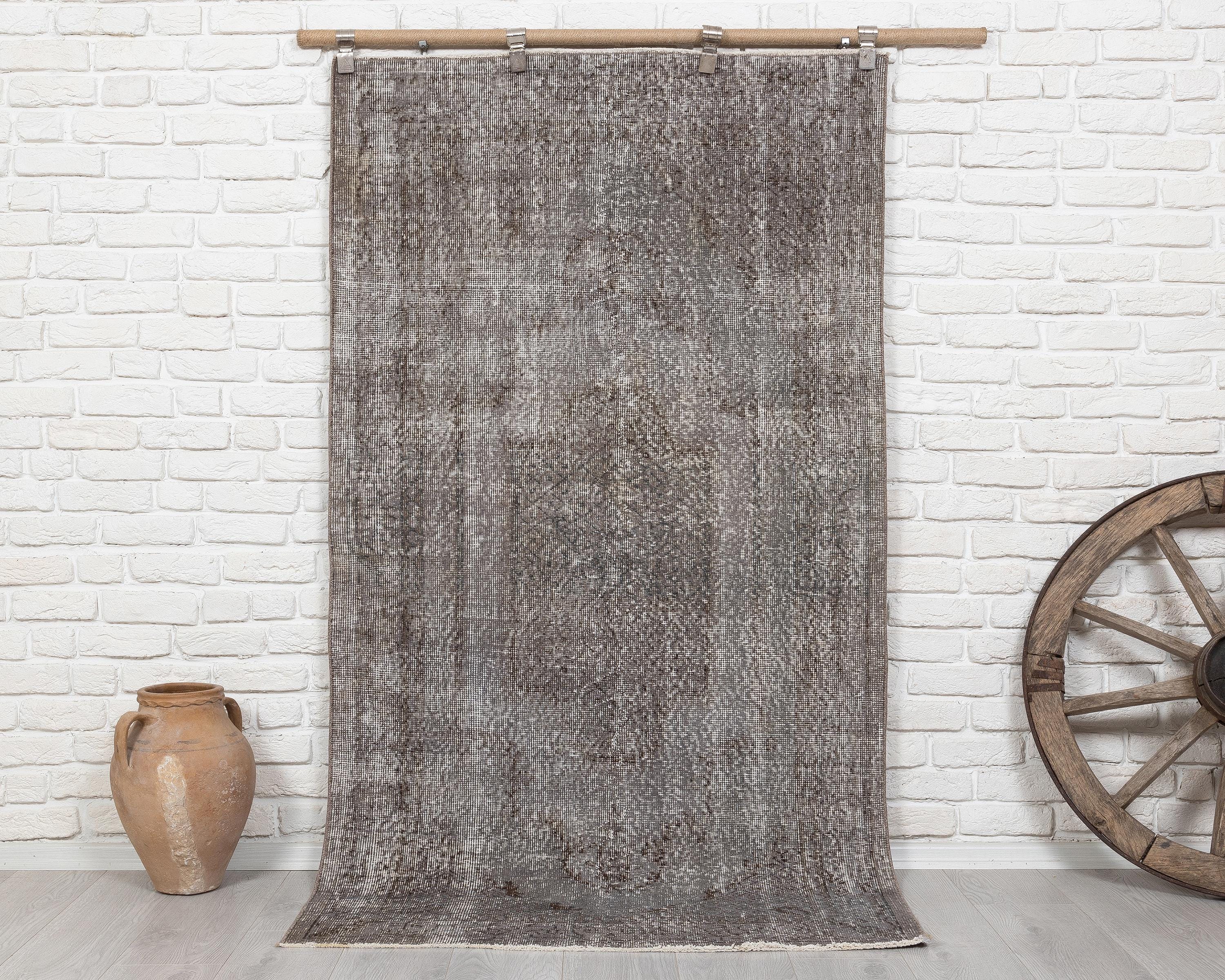 4x7 ヴィンテージ ウシャックラグ：グレーのオーバーダイ加工トルコ