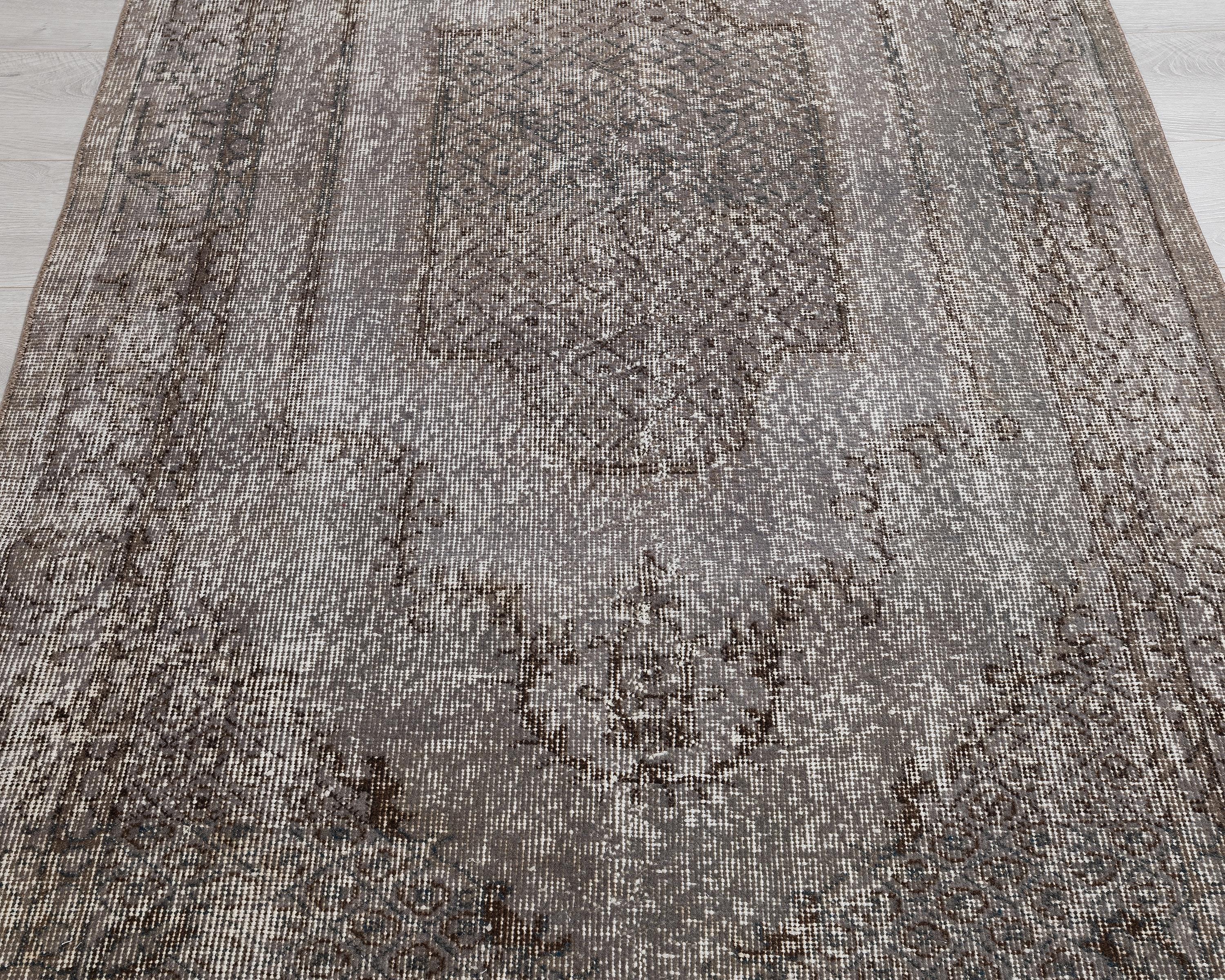 4x7 ヴィンテージ ウシャックラグ：グレーのオーバーダイ加工トルコ