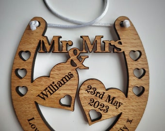 Mr & Mrs Personalised Wedding Horseshoe traditional token gift good luck charm Bride Groom Flower Girl Bridesmaid