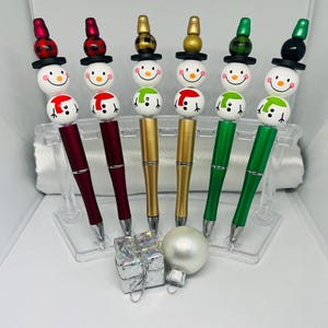 Perlenkugelschreiber Schneemann in Rot, Gold & Grün