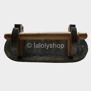 BUONE OCCASIONI Porta carta igienica cesellato in bronzo, rame patinato e legno 25 x 9 cm / Porta rotolo di carta igienica - Porta carta igienica