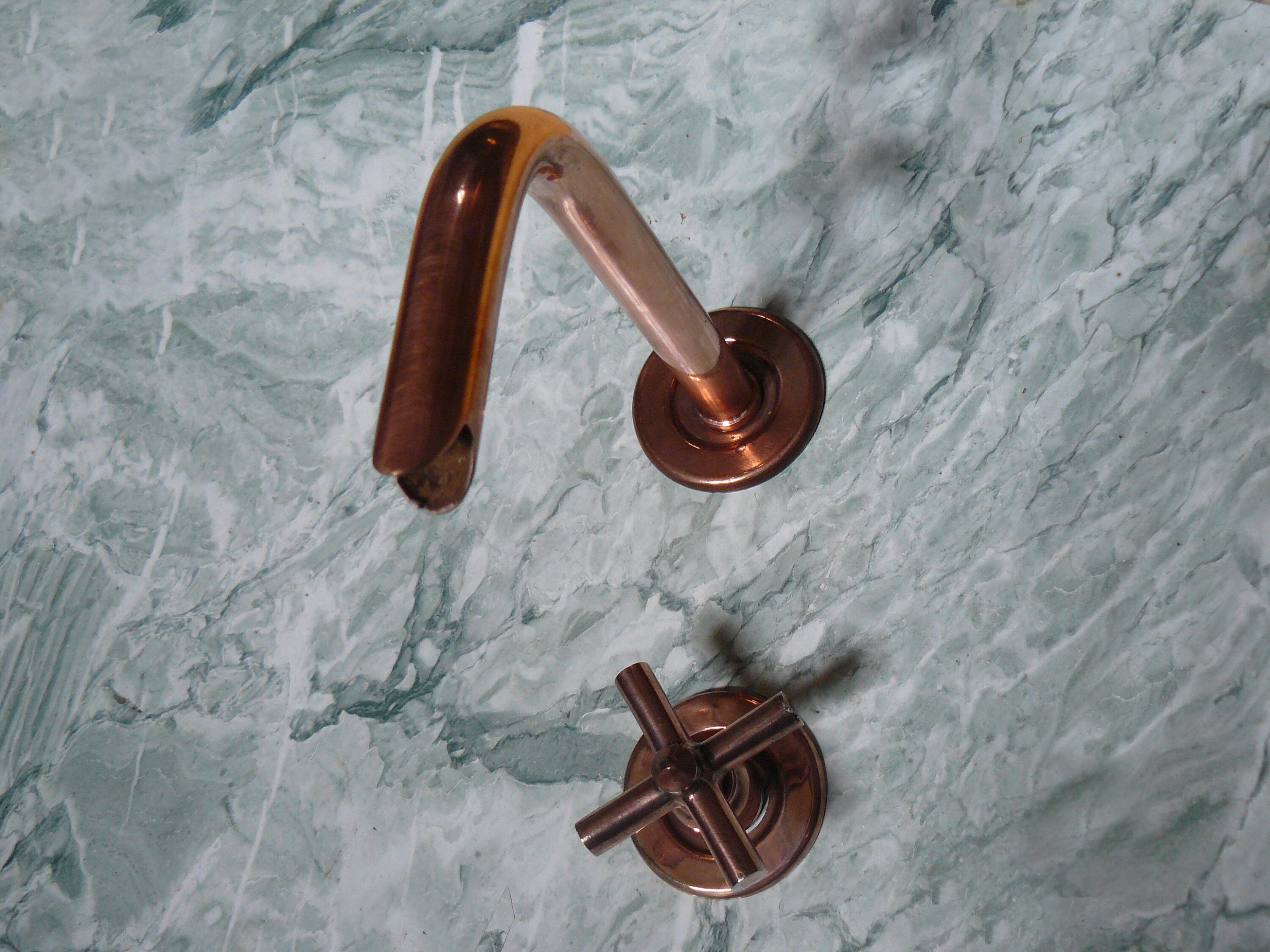 Robinet Mural Eau Froide Finition Cuivre Rouge, 1 Poignée Croisillon avec Mécanisme Céramique 1/4 de