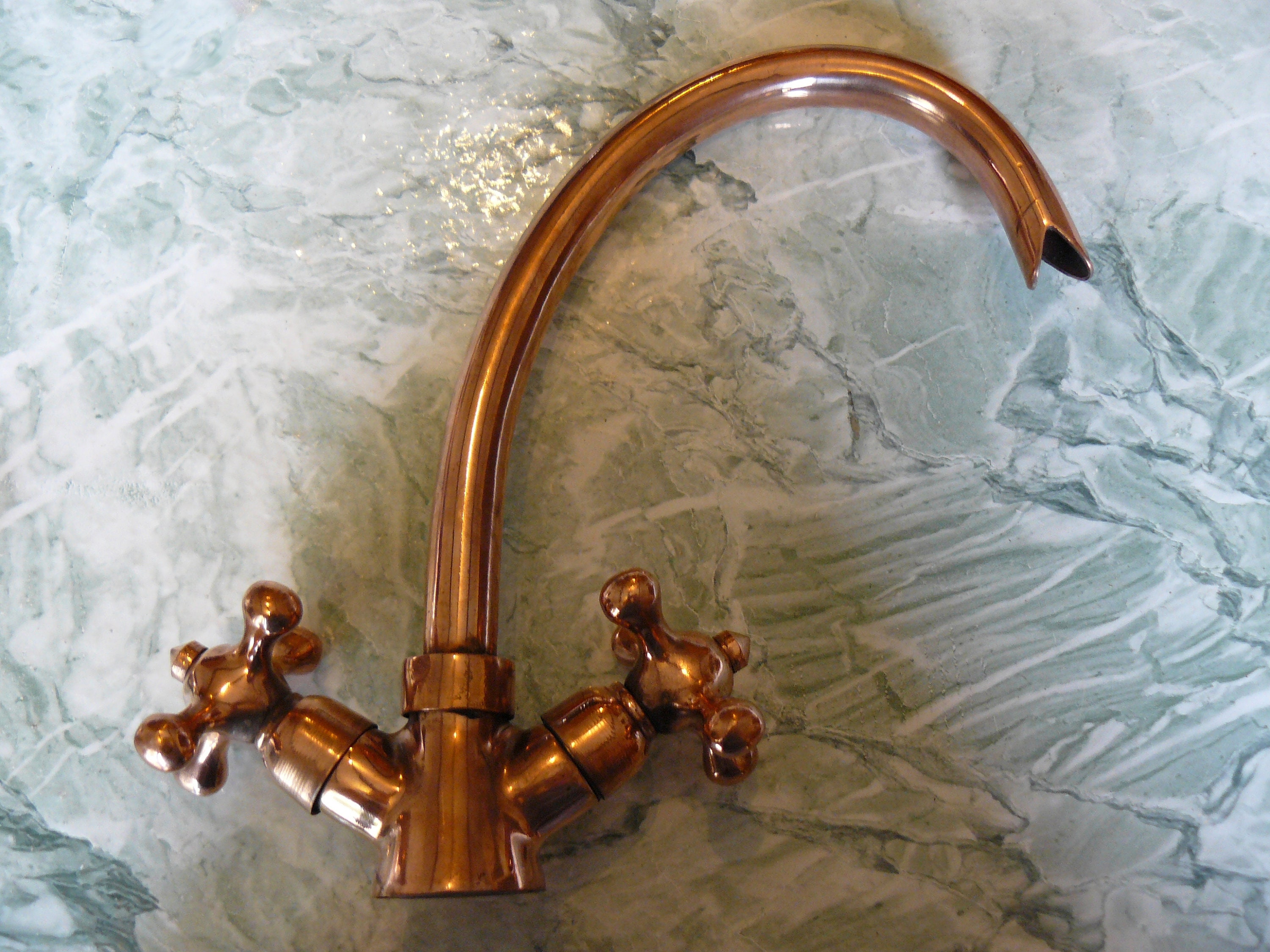 Robinet Col de Cygne Rotatif Finition Cuivre Rouge, 2 Poignées Croix avec Mécanismes Céramique 1/4 T