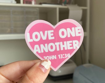 Pegatina de corazón "Ámense los unos a los otros": Calcomanía bíblica cristiana impermeable