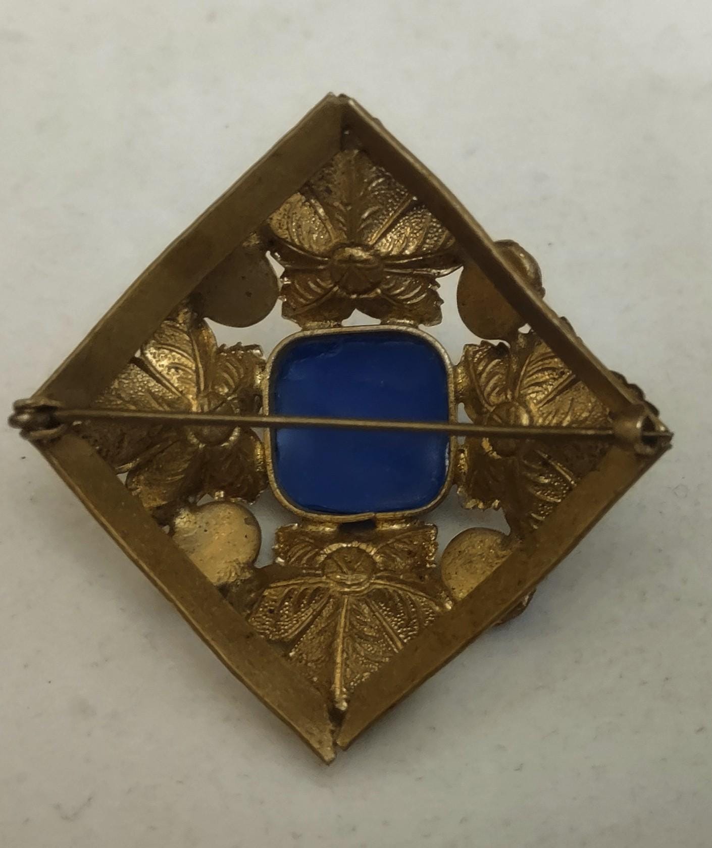 Broche Vintage Art Déco En Verre Tchèque Bleu Et Laiton Ouvragé - Décor Floral Unique !
