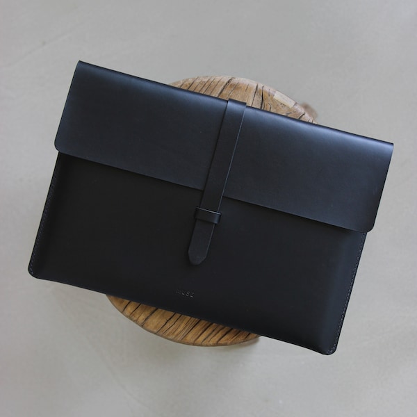 MacBook Lederhülle | MacBook Hülle mit Klappe | MacBook Sleeve | minimalistische MacBook Hülle | 13", 14", 15", 16" | schwarz