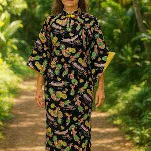 美しいハワイアンパケムードレス、レトロなパイナップルプリントのティキドレス、レディースサイズM/L、バスト40、シルキーレーヨン、アジアンフロッグクロージャー